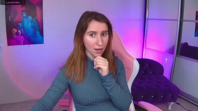 Snapshot of AliceBYKiss chatting on December 12, 1:39 pm AliceBYKiss online show from December 12, 1:39 pm