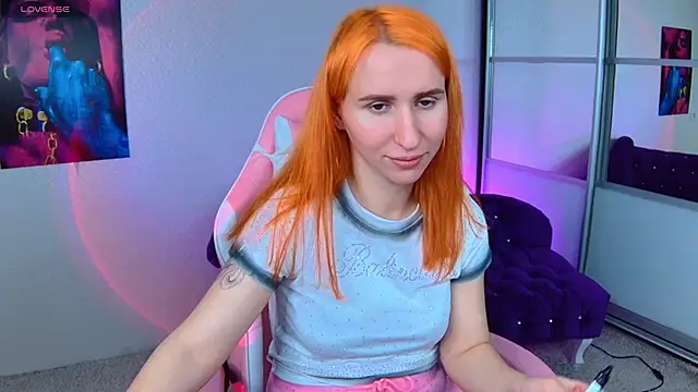 Snapshot of AliceBYKiss chatting on February 6, 12:48 pm AliceBYKiss online show from February 6, 12:48 pm