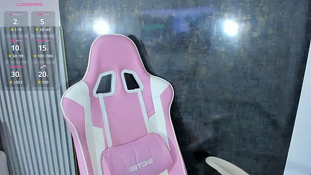 lana boomer online show from March 5, 8:05 pm