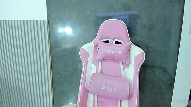 lana boomer online show from April 2, 3:31 pm