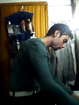 Snapshot of Raze_Elusive chatting on December 10, 4:27 pm Raze Elusive online show from December 10, 4:27 pm