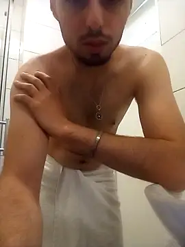 Snapshot of Raze_Elusive chatting on October 9, 10:52 pm Raze Elusive online show from October 9, 10:52 pm