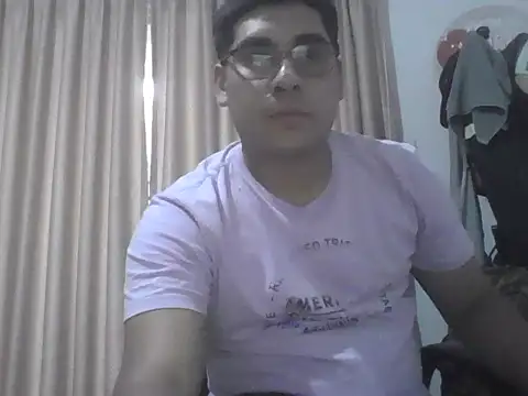 estudiante69 online show from October 13, 10:54 pm