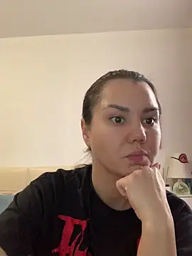 Snapshot of MiraMiss chatting on October 17, 7:44 am MiraMiss online show from October 17, 7:44 am