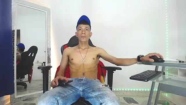 Favel Gomez7 online show from January 14, 12:45 pm