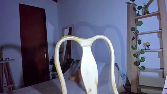 emillyhills online show from February 8, 10:18 am