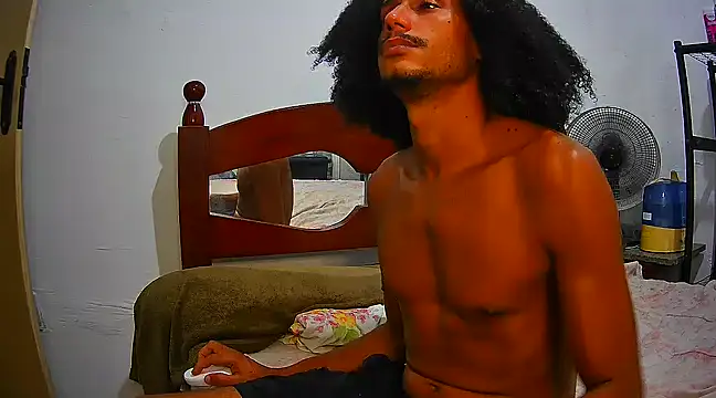 Snapshot of SkinnyLatinMan chatting on February 15, 1:21 am SkinnyLatinMan online show from February 15, 1:21 am