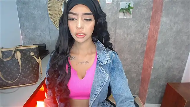 Snapshot of Tiffanny chatting on December 9, 12:08 pm Tiffanny online show from December 9, 12:08 pm