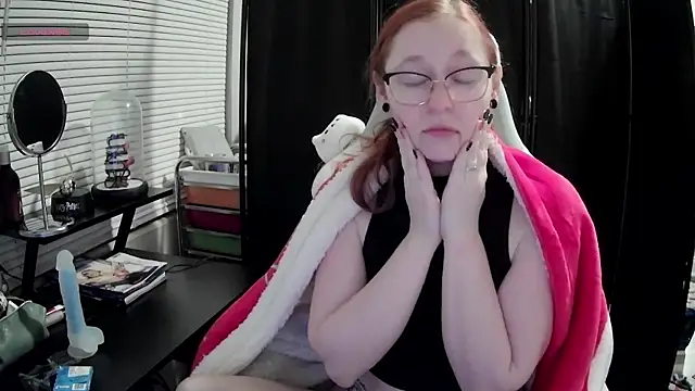 LilyFoxxx online show from February 17, 4:20 am