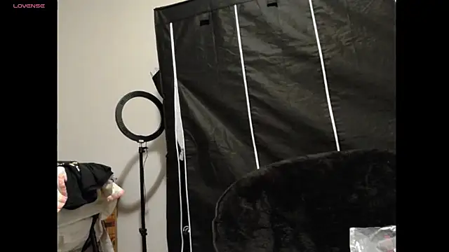 LilyFoxxx online show from March 17, 3:25 am