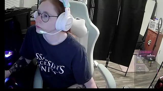 LilyFoxxx online show from May 27, 5:15 am