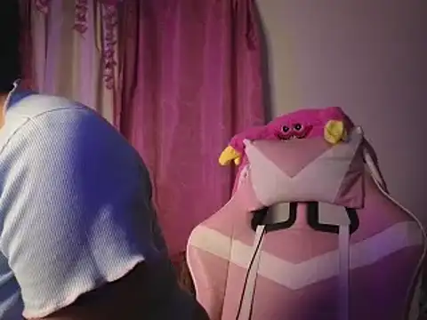 Snapshot of Sweet_xuee18 chatting on February 28, 2:20 am Sweet xuee18 online show from February 28, 2:20 am