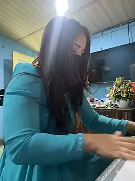 Snapshot of Black_Glow chatting on February 9, 6:22 am Black Glow online show from February 9, 6:22 am