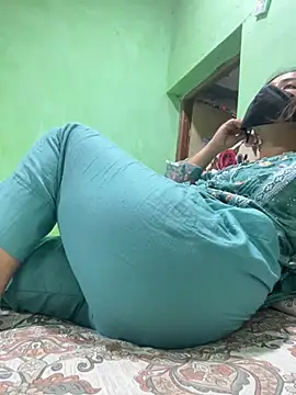 Snapshot of Black_Glow chatting on March 10, 5:07 pm Black Glow online show from March 10, 5:07 pm