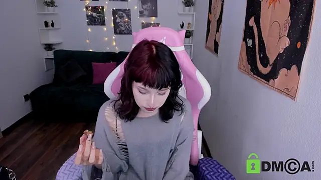 ElizaNik  online show from March 8, 9:40 pm