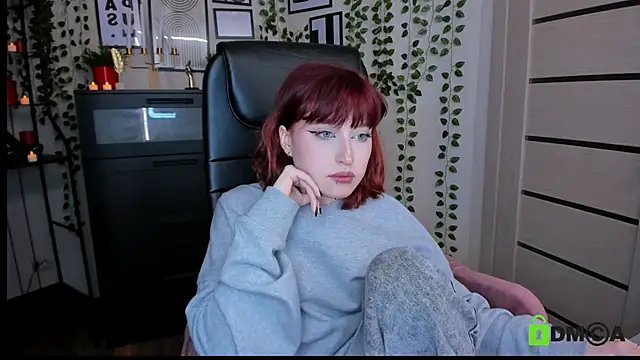 Snapshot of ElizaNik_ chatting on June 18, 12:00 am ElizaNik online show from June 18, 12:00 am