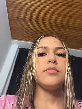 Snapshot of Cami_hunter_ chatting on December 13, 9:20 pm Cami hunter  online show from December 13, 9:20 pm