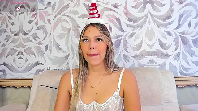 Snapshot of Cami_hunter_ chatting on December 20, 4:04 pm Cami hunter  online show from December 20, 4:04 pm