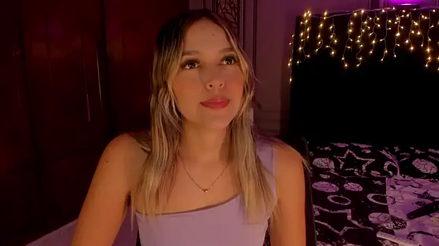 Snapshot of Cami_hunter_ chatting on December 21, 9:25 pm Cami hunter  online show from December 21, 9:25 pm