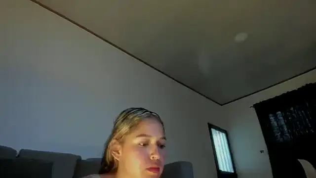 Snapshot of Cami_hunter_ chatting on October 9, 9:02 pm Cami hunter  online show from October 9, 9:02 pm