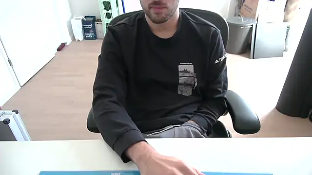 taallguyy 196 online show from November 13, 11:09 am