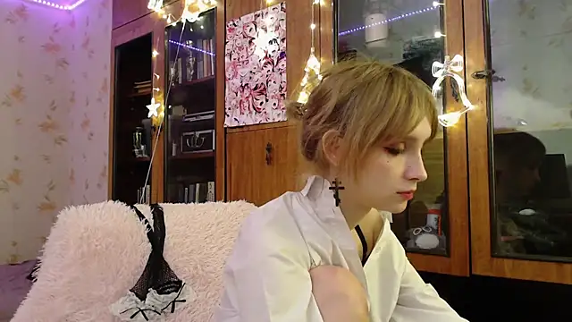 Snapshot of cloudgirrl chatting on January 9, 10:41 pm cloudgirrl online show from January 9, 10:41 pm