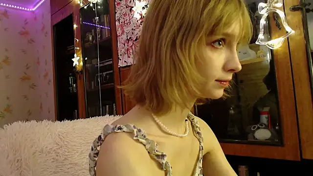 Snapshot of cloudgirrl chatting on January 10, 10:15 pm cloudgirrl online show from January 10, 10:15 pm