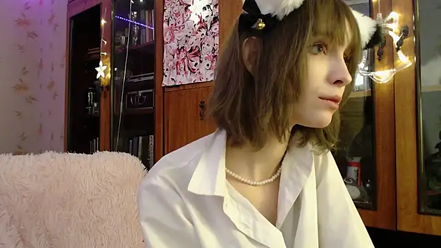 Snapshot of cloudgirrl chatting on January 12, 11:58 pm cloudgirrl online show from January 12, 11:58 pm