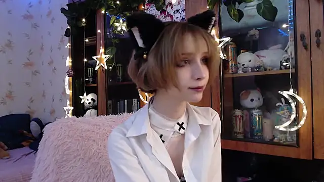 Snapshot of cloudgirrl chatting on February 27, 7:37 pm cloudgirrl online show from February 27, 7:37 pm