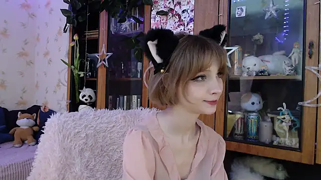 Snapshot of cloudgirrl chatting on March 12, 9:23 am cloudgirrl online show from March 12, 9:23 am