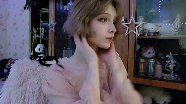 Snapshot of cloudgirrl chatting on March 15, 6:10 pm cloudgirrl online show from March 15, 6:10 pm