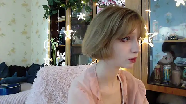 Snapshot of cloudgirrl chatting on March 16, 12:33 pm cloudgirrl online show from March 16, 12:33 pm