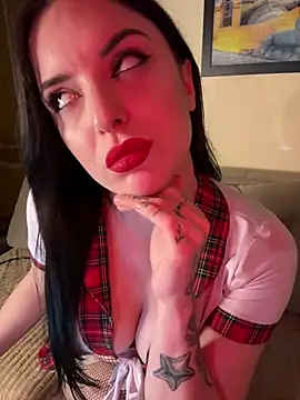 Snapshot of lunabarandi chatting on December 17, 9:28 am lunabarandi online show from December 17, 9:28 am