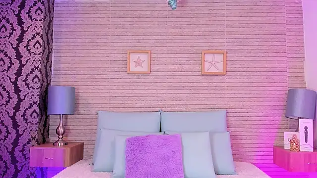 Snapshot of Catalinna_Thompson chatting on December 24, 12:00 pm Catalinna Thompson online show from December 24, 12:00 pm