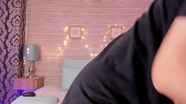 Snapshot of Catalinna_Thompson chatting on December 29, 6:05 pm Catalinna Thompson online show from December 29, 6:05 pm