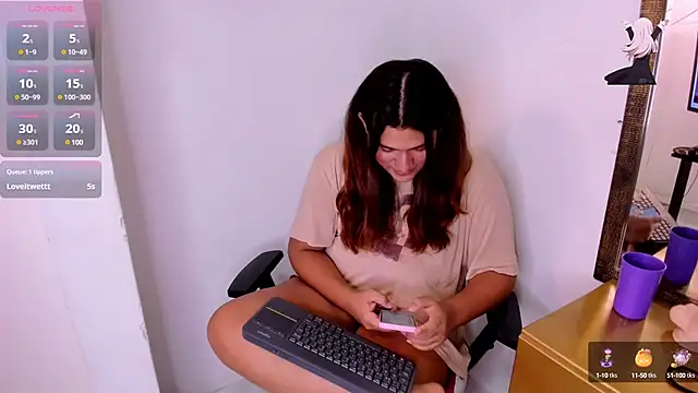 Snapshot of Valery_Maravilla_ chatting on December 14, 2:01 am Valery Maravilla online show from December 14, 2:01 am