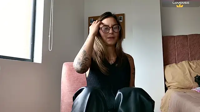 Emmy petit online show from December 19, 8:05 pm