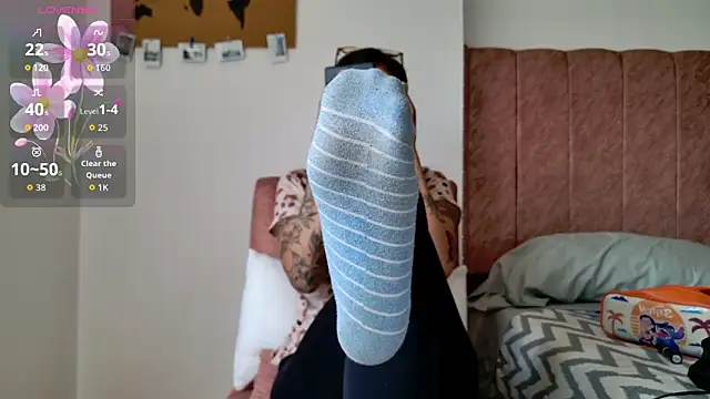 Snapshot of Emmy_petit chatting on March 20, 3:50 pm Emmy petit online show from March 20, 3:50 pm