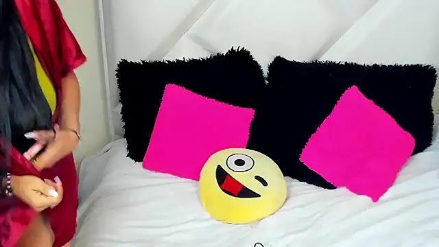 ScarlethNatasha online show from April 18, 3:43 am