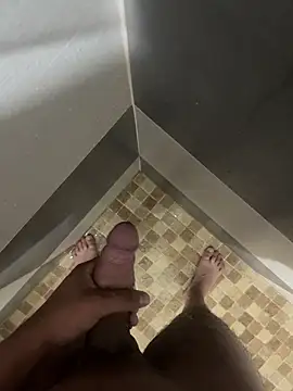 Snapshot of mylovetr1 chatting on March 12, 7:02 am mylovetr1 online show from March 12, 7:02 am