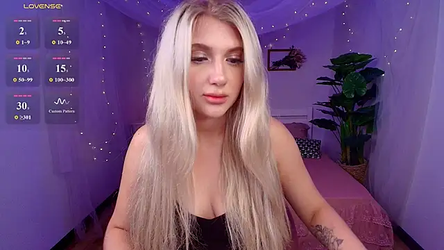Snapshot of Evacadooo chatting on July 7, 2:58 am Evacadooo online show from July 7, 2:58 am