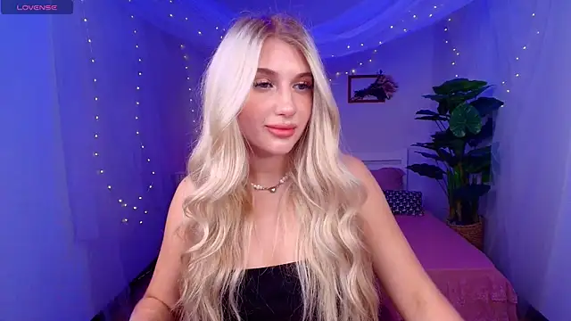 Snapshot of Evacadooo chatting on July 23, 3:04 am Evacadooo online show from July 23, 3:04 am