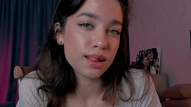 Snapshot of EmeliaReaper chatting on October 14, 8:31 pm EmeliaReaper online show from October 14, 8:31 pm