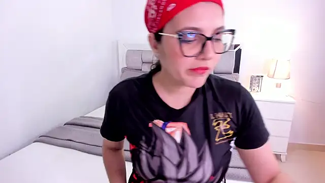 Camilaa bueno online show from April 11, 12:04 am