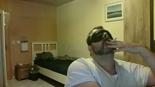 Snapshot of SADOMASKE chatting on December 5, 5:06 pm SADOMASKE online show from December 5, 5:06 pm