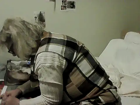 housewife shantie online show from November 24, 4:51 pm