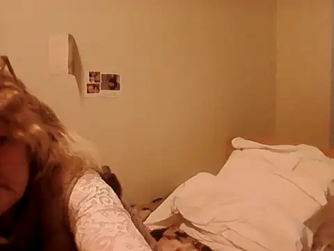 housewife shantie online show from March 6, 7:49 am