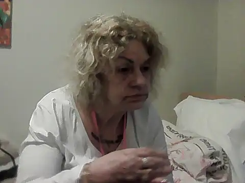 housewife shantie online show from March 8, 7:12 am