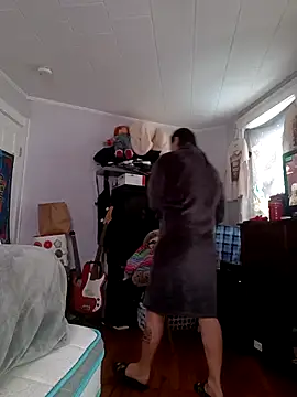 ChuckyyDee online show from April 13, 2:00 pm