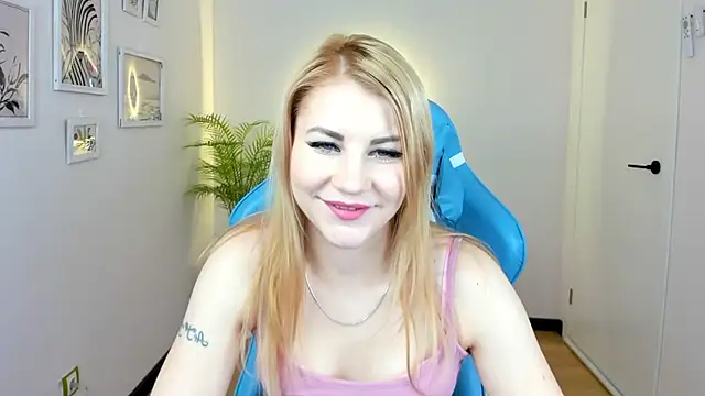 Snapshot of Ver_0nika chatting on December 6, 8:37 am Ver 0nika online show from December 6, 8:37 am